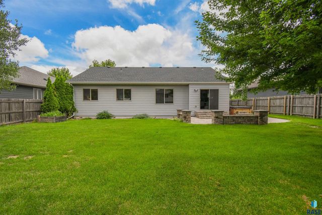 5109 S Manchester Ct Court, Sioux Falls, SD 57108