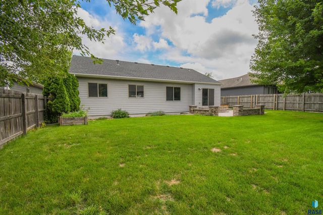 5109 S Manchester Ct Court, Sioux Falls, SD 57108