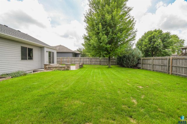 5109 S Manchester Ct Court, Sioux Falls, SD 57108