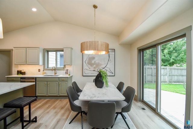5109 S Manchester Ct Court, Sioux Falls, SD 57108