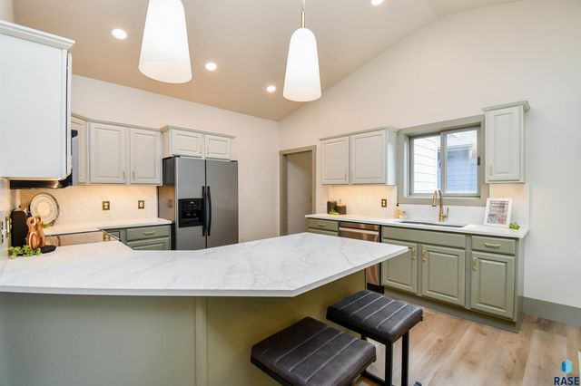 5109 S Manchester Ct Court, Sioux Falls, SD 57108