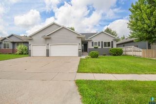 5109 S Manchester Ct Court, Sioux Falls, SD 57108