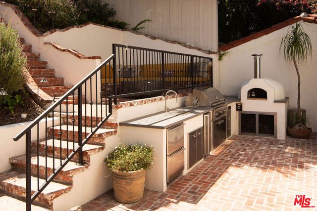 2003 El Cerrito Place, Los Angeles, CA 90068