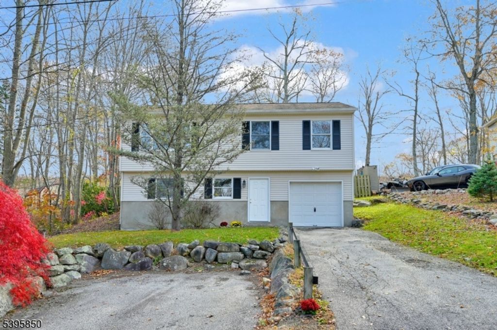 96 Papscoe Rd, West Milford Twp., NJ 07421