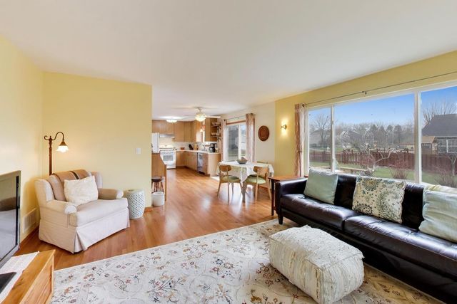 330 MARTIN Drive, Woodstock, IL 60098