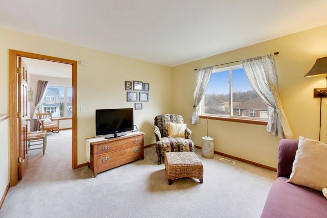 330 MARTIN Drive, Woodstock, IL 60098