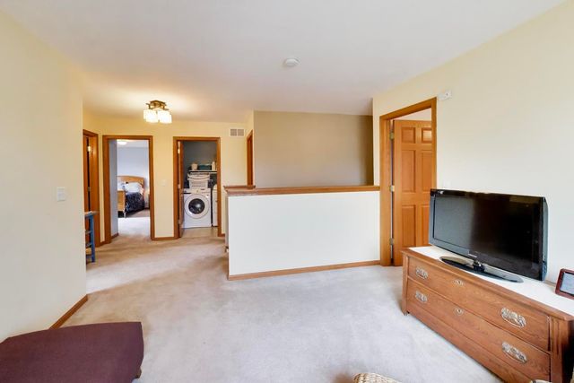 330 MARTIN Drive, Woodstock, IL 60098