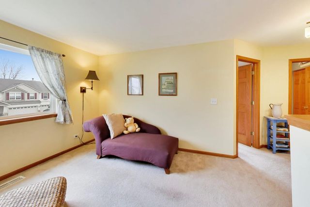 330 MARTIN Drive, Woodstock, IL 60098