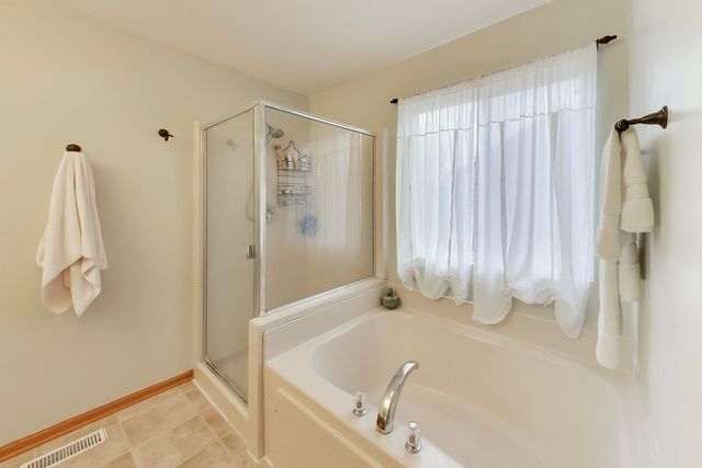 330 MARTIN Drive, Woodstock, IL 60098