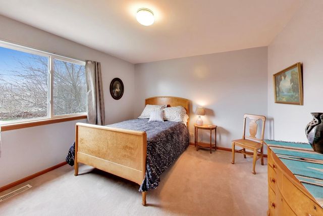 330 MARTIN Drive, Woodstock, IL 60098