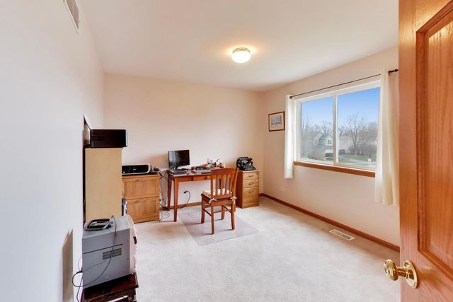 330 MARTIN Drive, Woodstock, IL 60098