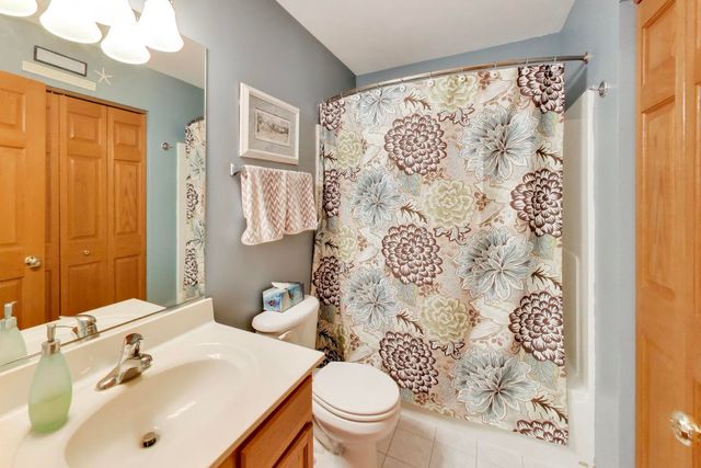 330 MARTIN Drive, Woodstock, IL 60098