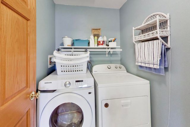 330 MARTIN Drive, Woodstock, IL 60098