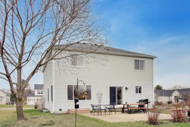 330 MARTIN Drive, Woodstock, IL 60098