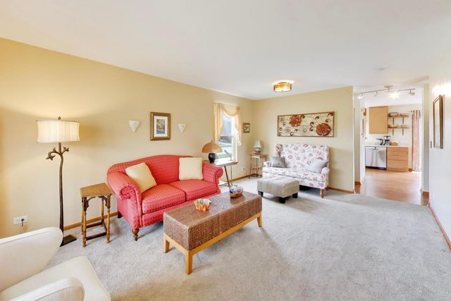 330 MARTIN Drive, Woodstock, IL 60098