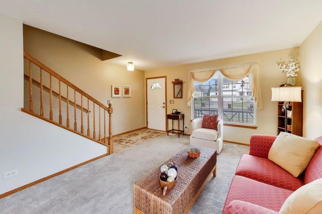 330 MARTIN Drive, Woodstock, IL 60098