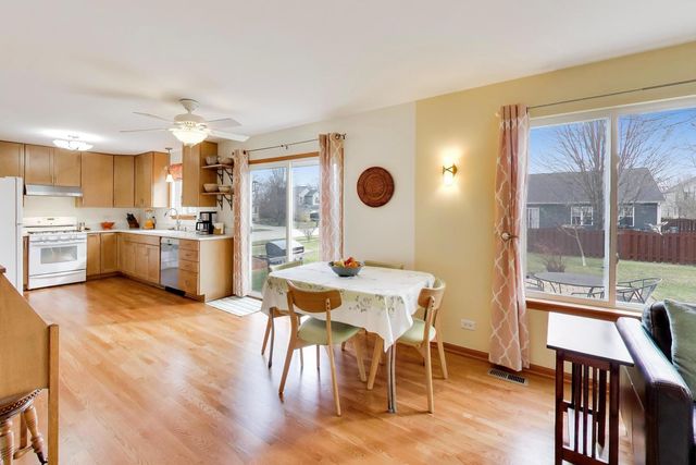 330 MARTIN Drive, Woodstock, IL 60098