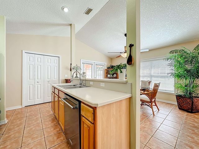 39 S Whitney St, St Augustine, FL 32084