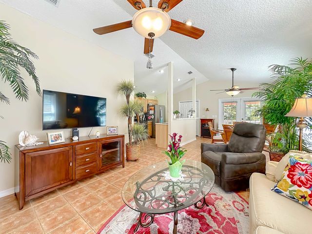 39 S Whitney St, St Augustine, FL 32084