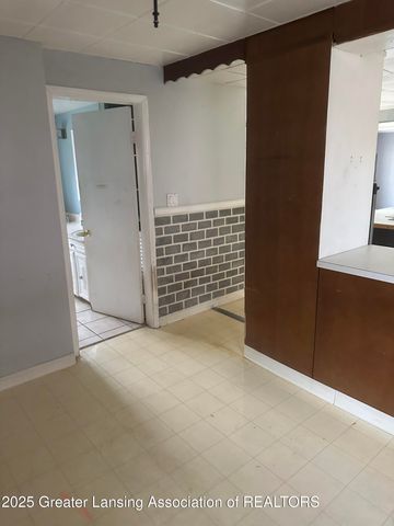 9469 Rossman Highway, Eaton Rapids, MI 48827