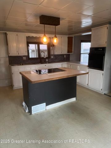 9469 Rossman Highway, Eaton Rapids, MI 48827