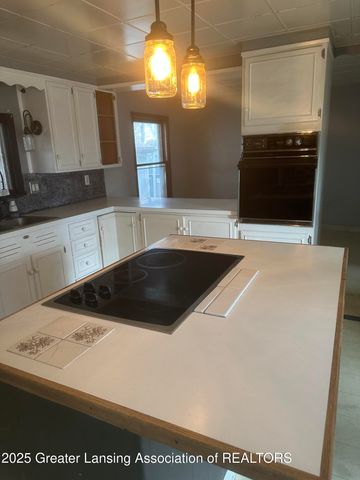 9469 Rossman Highway, Eaton Rapids, MI 48827