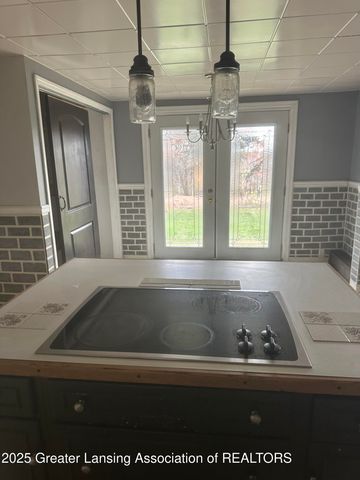 9469 Rossman Highway, Eaton Rapids, MI 48827