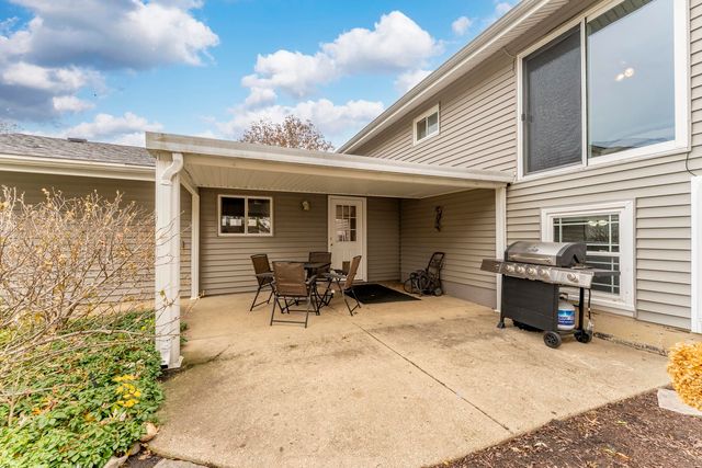 309 Plymouth Lane NW, Bloomingdale, IL 60108