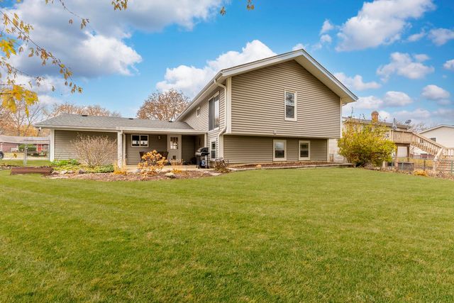 309 Plymouth Lane NW, Bloomingdale, IL 60108