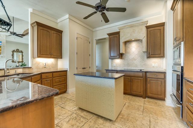 113 Wennmohs PL, Horseshoe Bay, TX 78657
