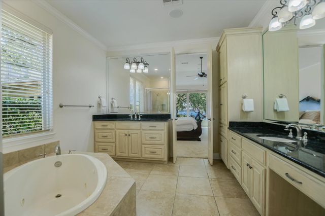 113 Wennmohs PL, Horseshoe Bay, TX 78657