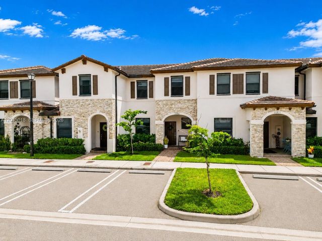 22961 SW 99th Ave, Cutler Bay, FL 33190
