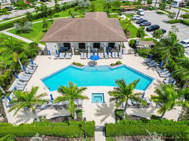 22961 SW 99th Ave, Cutler Bay, FL 33190