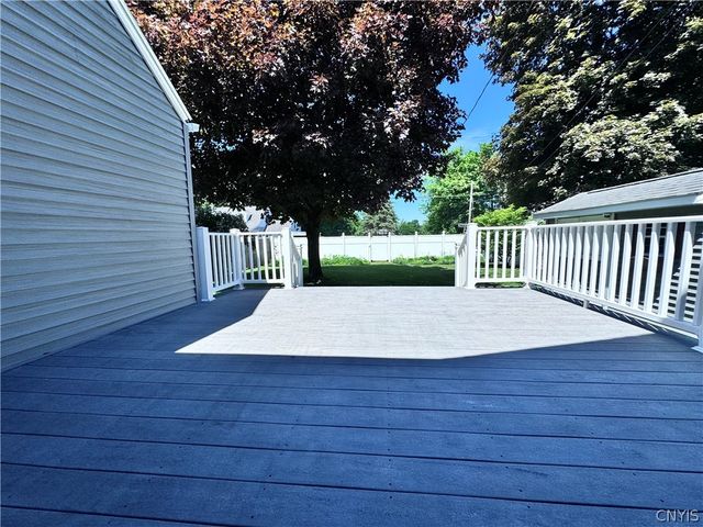 8 Hara Crescent, New Hartford, NY 13413