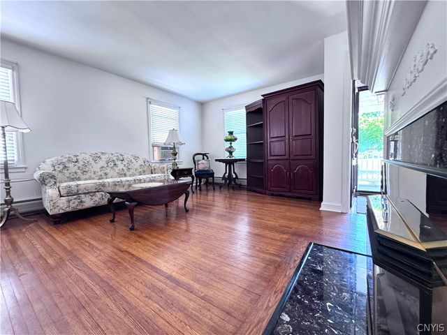 8 Hara Crescent, New Hartford, NY 13413