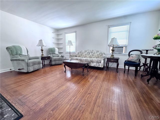 8 Hara Crescent, New Hartford, NY 13413