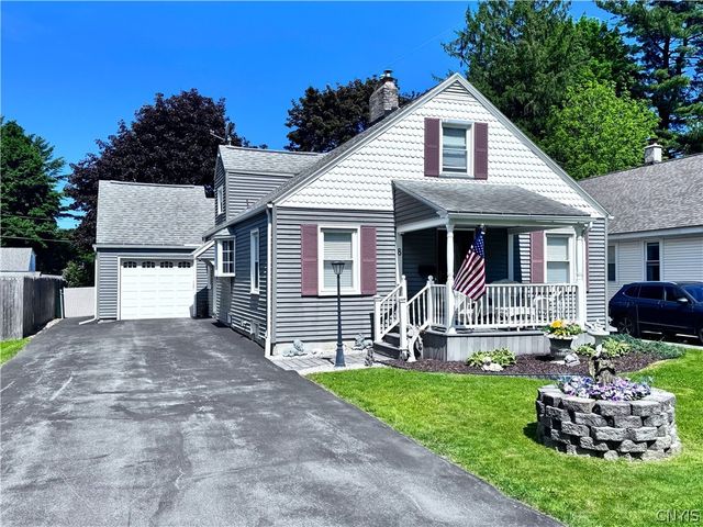 8 Hara Crescent, New Hartford, NY 13413