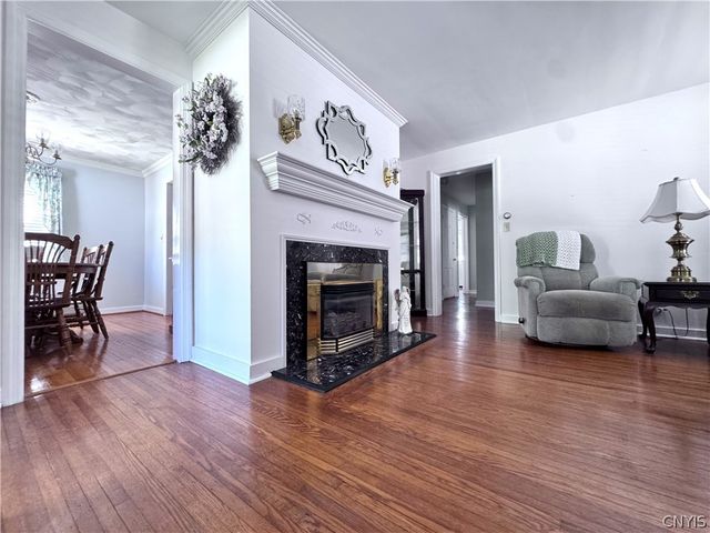 8 Hara Crescent, New Hartford, NY 13413