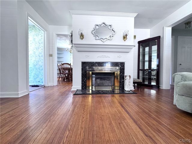 8 Hara Crescent, New Hartford, NY 13413
