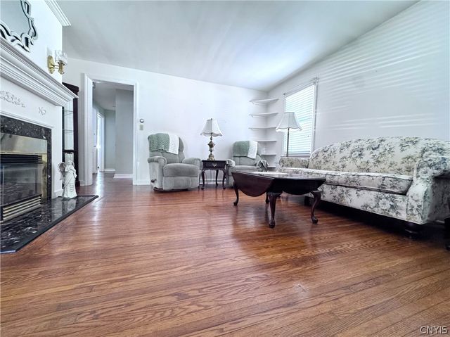 8 Hara Crescent, New Hartford, NY 13413