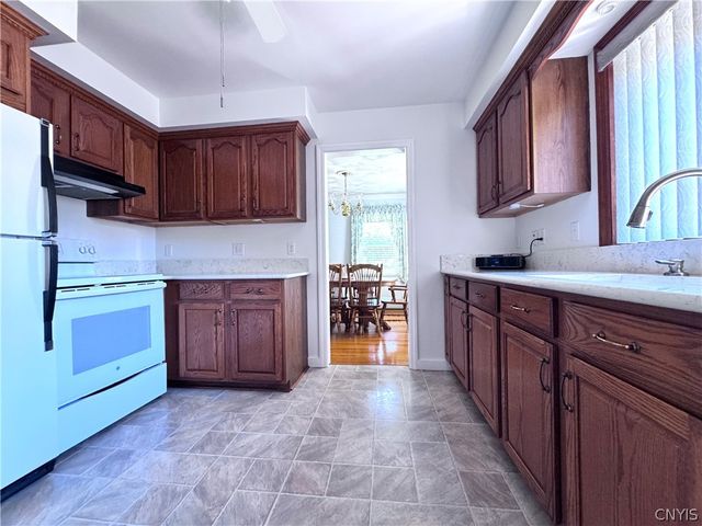 8 Hara Crescent, New Hartford, NY 13413
