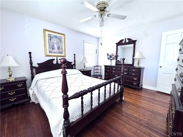 8 Hara Crescent, New Hartford, NY 13413