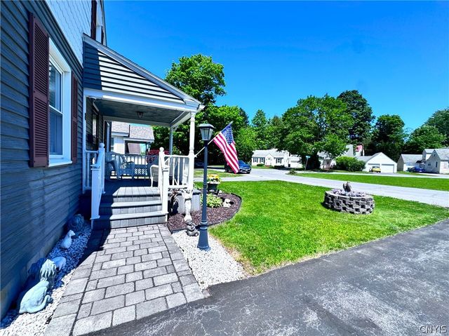 8 Hara Crescent, New Hartford, NY 13413