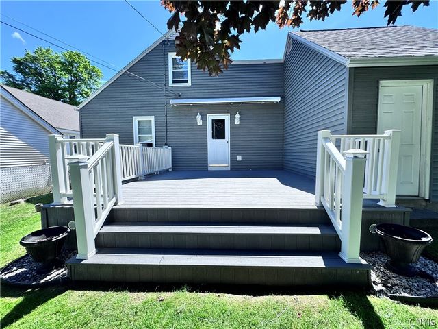 8 Hara Crescent, New Hartford, NY 13413