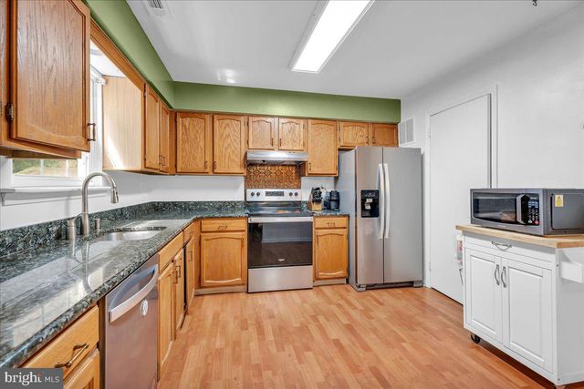 58 MEETING HOUSE LN, Blackwood, NJ 08012