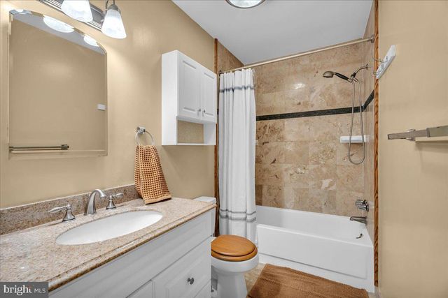 58 MEETING HOUSE LN, Blackwood, NJ 08012