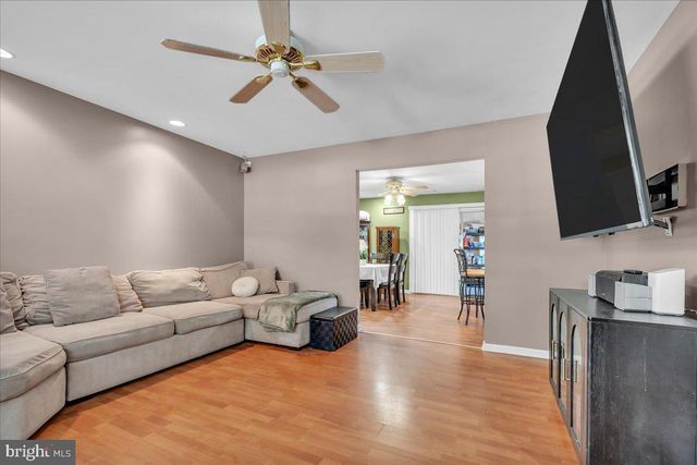 58 MEETING HOUSE LN, Blackwood, NJ 08012
