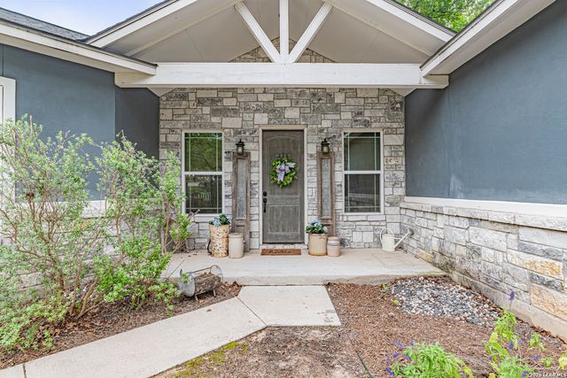 263 CIBOLO RIDGE DR, La Vernia, TX 78121