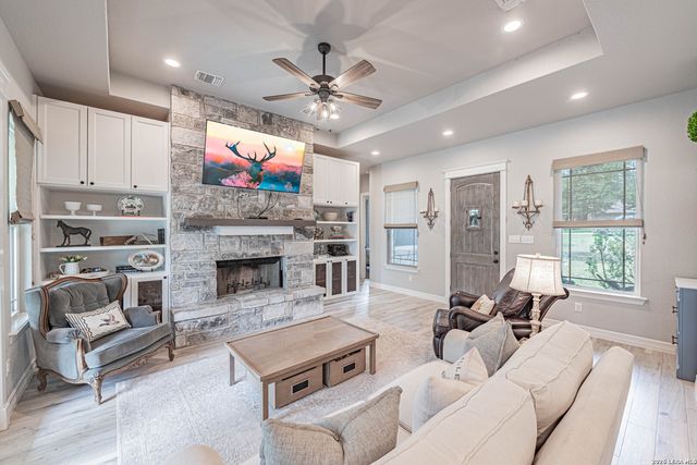 263 CIBOLO RIDGE DR, La Vernia, TX 78121