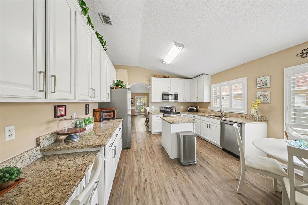 Image 12 of property listing at 1823 LAUREL BROOK LOOP, Casselberry, FL 32707